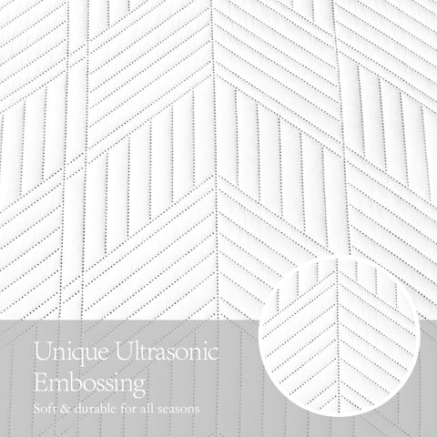 Reversible design reveals two looks to refresh your bedroom quickly.