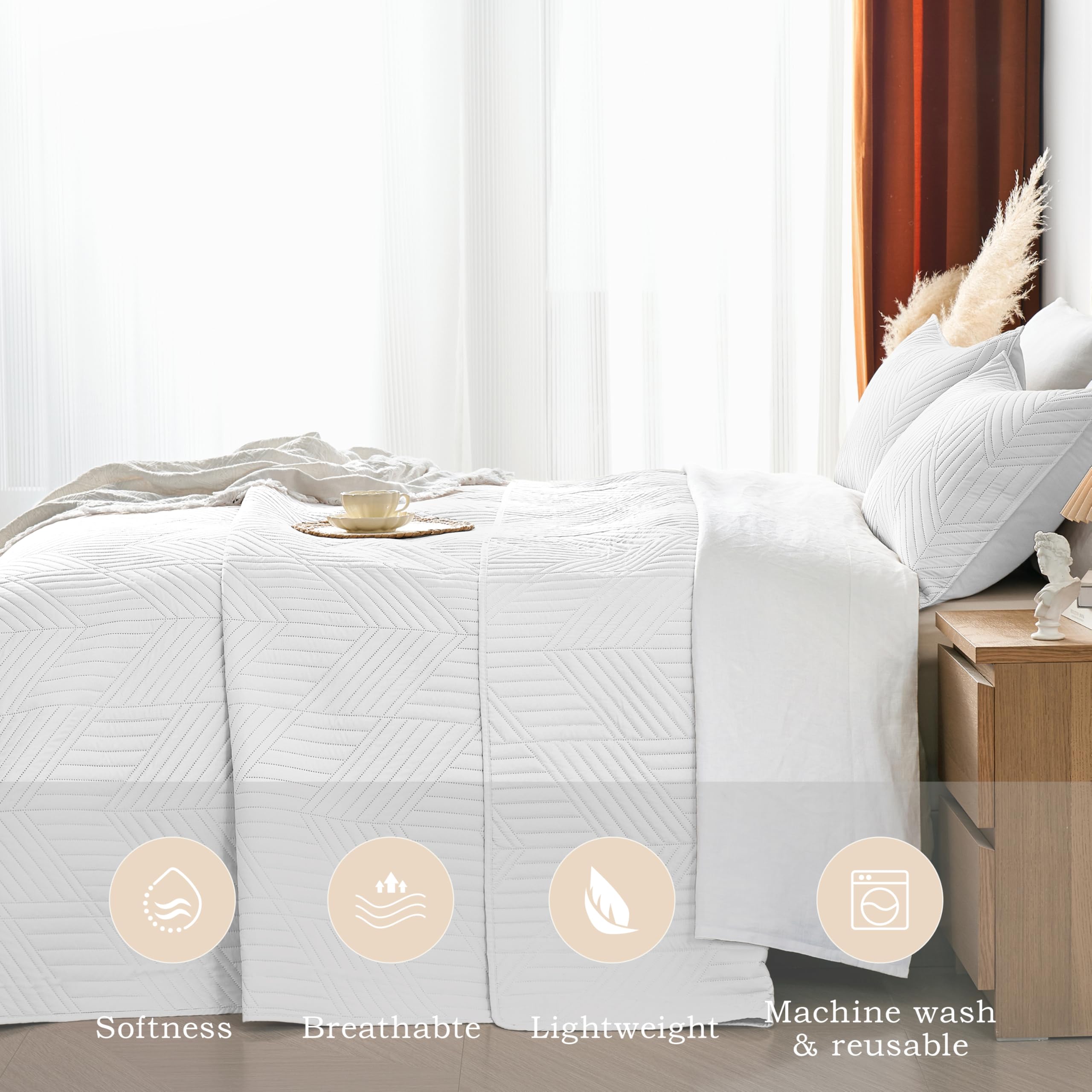 Davulos quilt and pillow sham set with durable stitching and neat edge details.