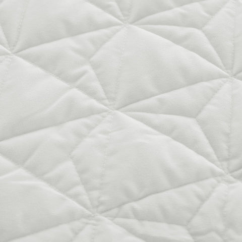DAWNDIOR bedroom setup with quilt on an oversized king bed.