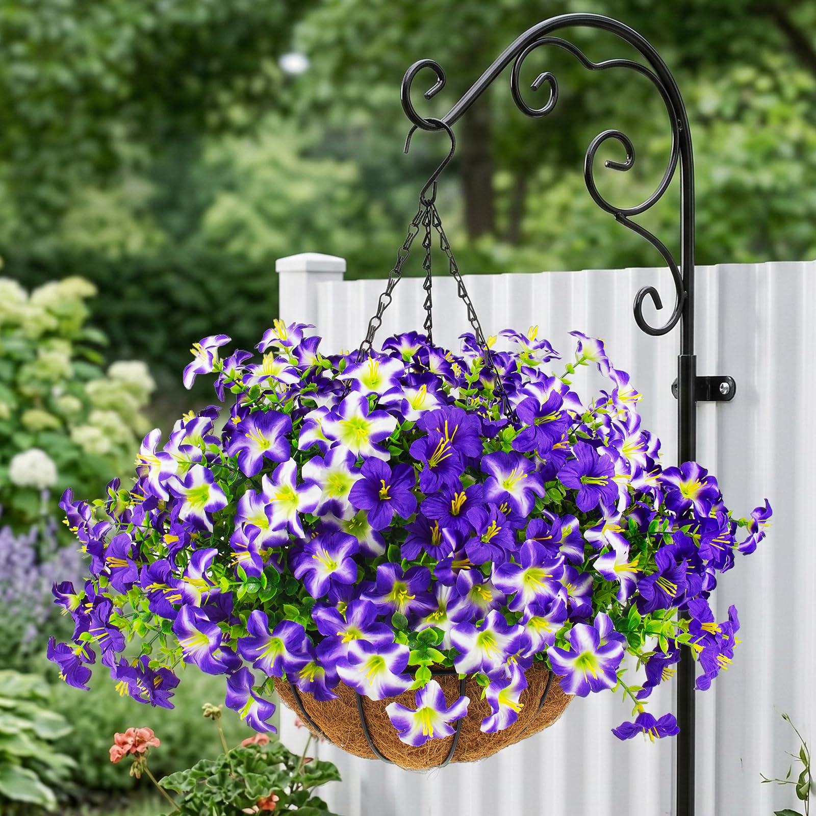 Daynight realistic petunia bloom shapes for natural outdoor accents.