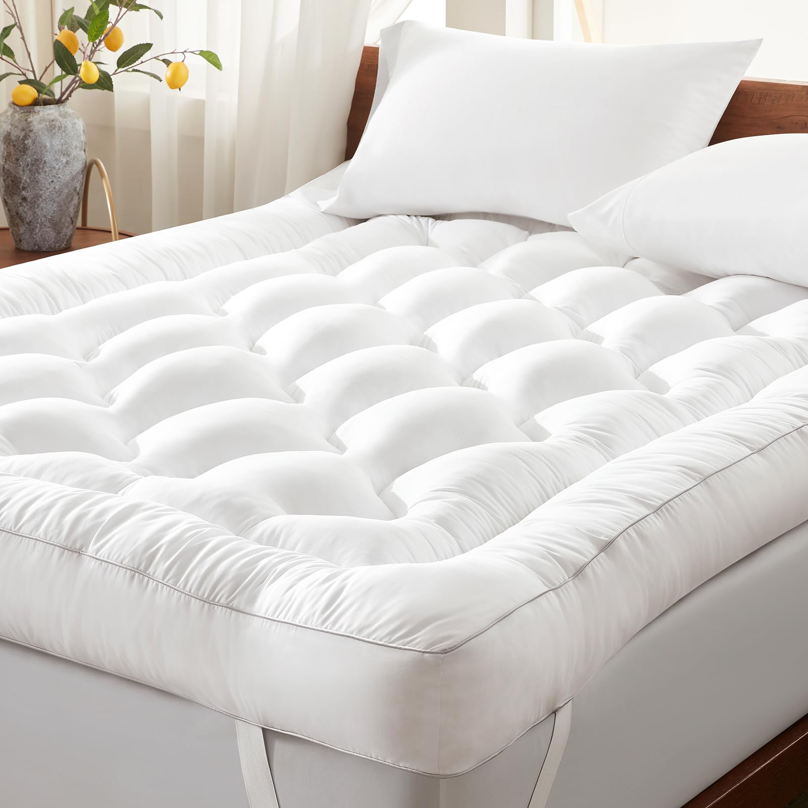 Decroom 4-inch mattress topper with full-size back-support padding.