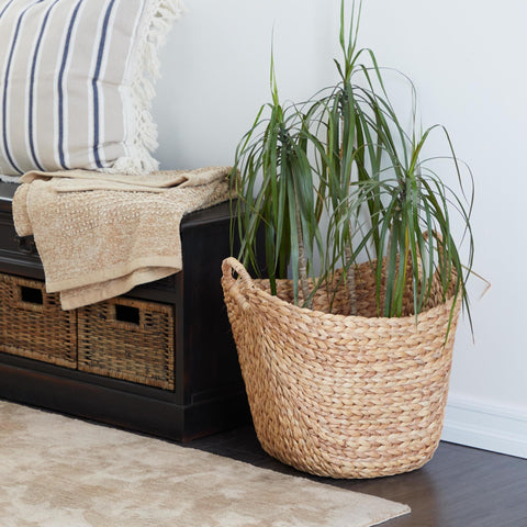 Deco 79 seagrass basket oval shape offers decorative storage with ease.