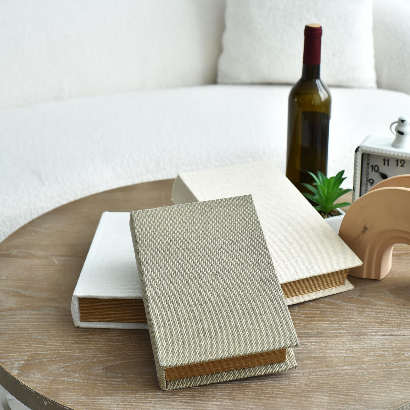 DECOR4SEASON book boxes on bookshelf demonstrating organized storage with style