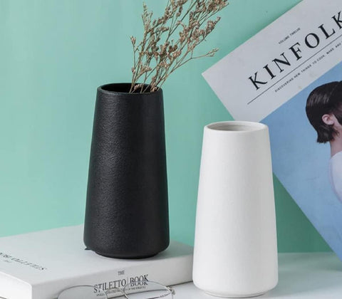 Decorpia kitchen dining vase adds minimalist flair to tables.