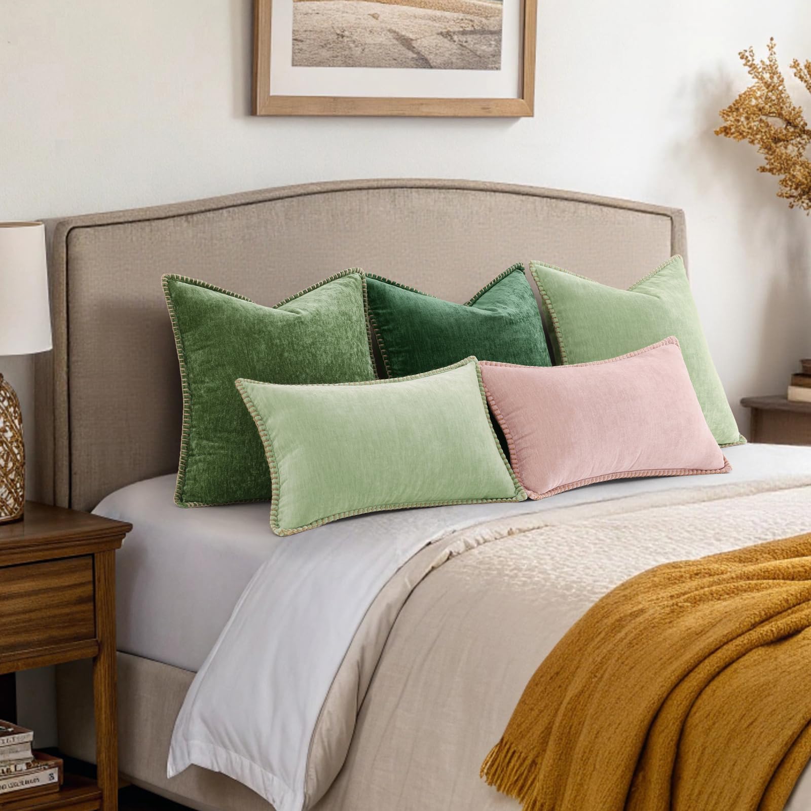 decorUhome chenille texture on couch cushions, soft touch for relaxed evenings