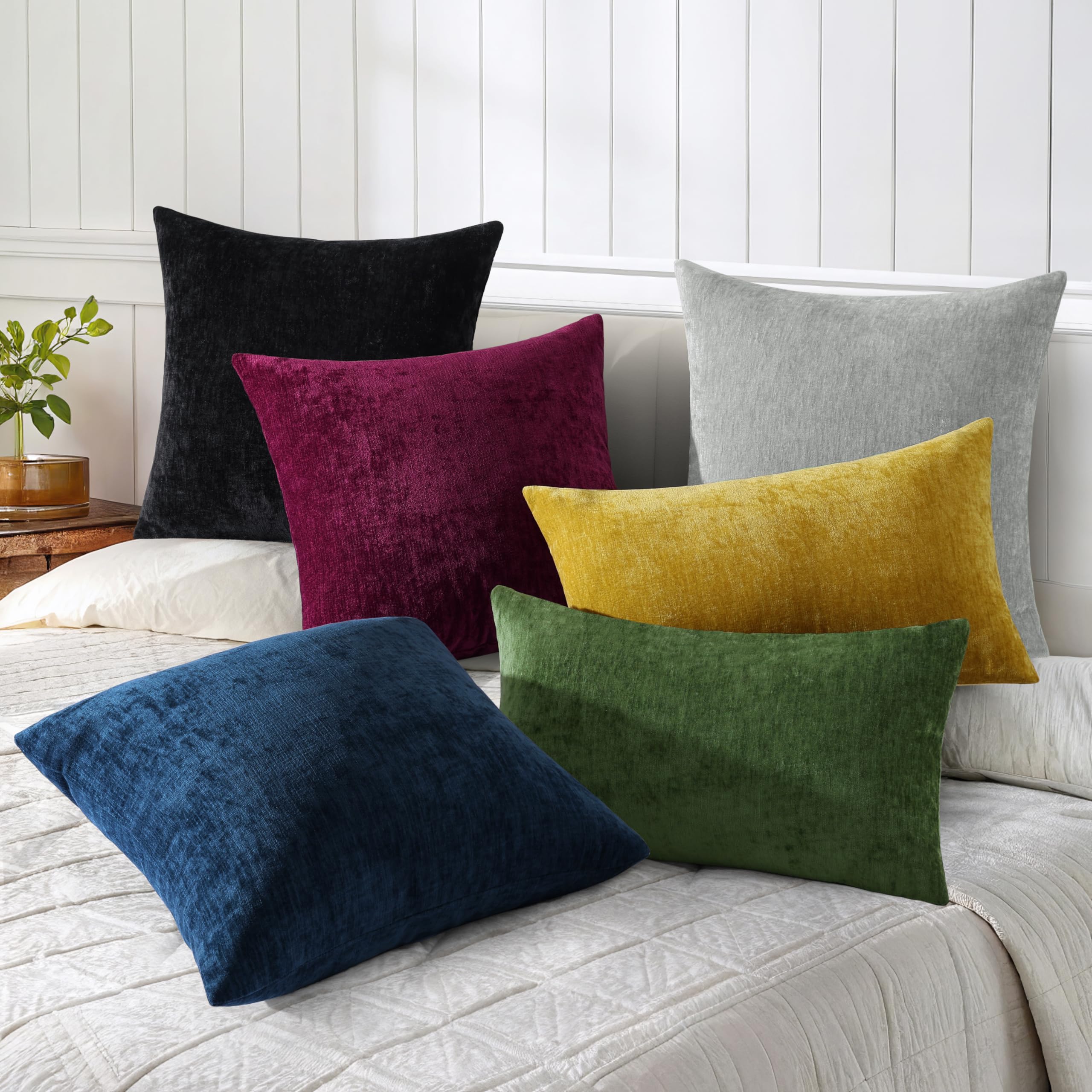 decorUhome hidden zipper detail keeps inserts tidy and elegant.