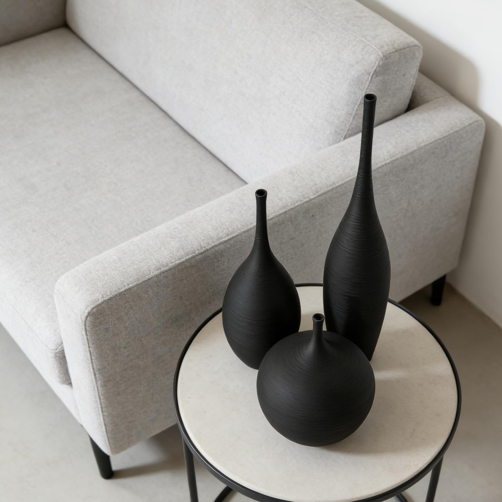 Dining table centerpiece using DecoVlog vases