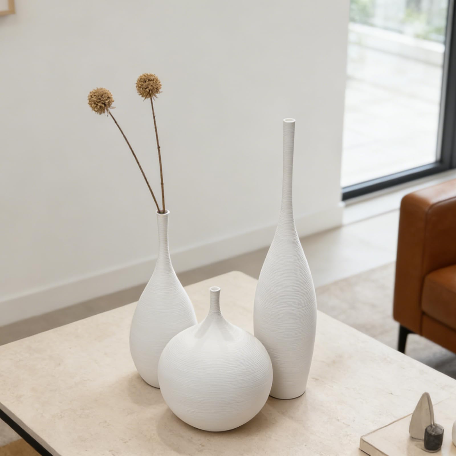 DecoVlog white ceramic vase set ideal for pampas or dried flower displays.