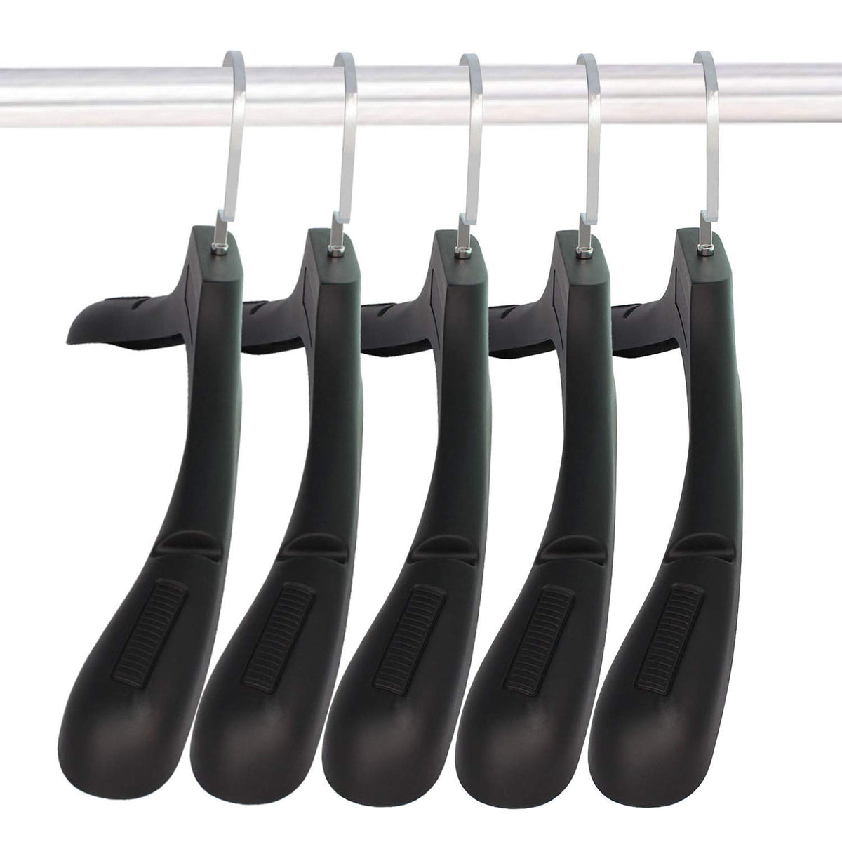 DEDU extrawide 17-7-inch hanger supports wide-shoulder jackets.
