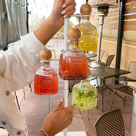 DEFACT portable acrylic bottle for cocktails and on‑the‑go entertaining.