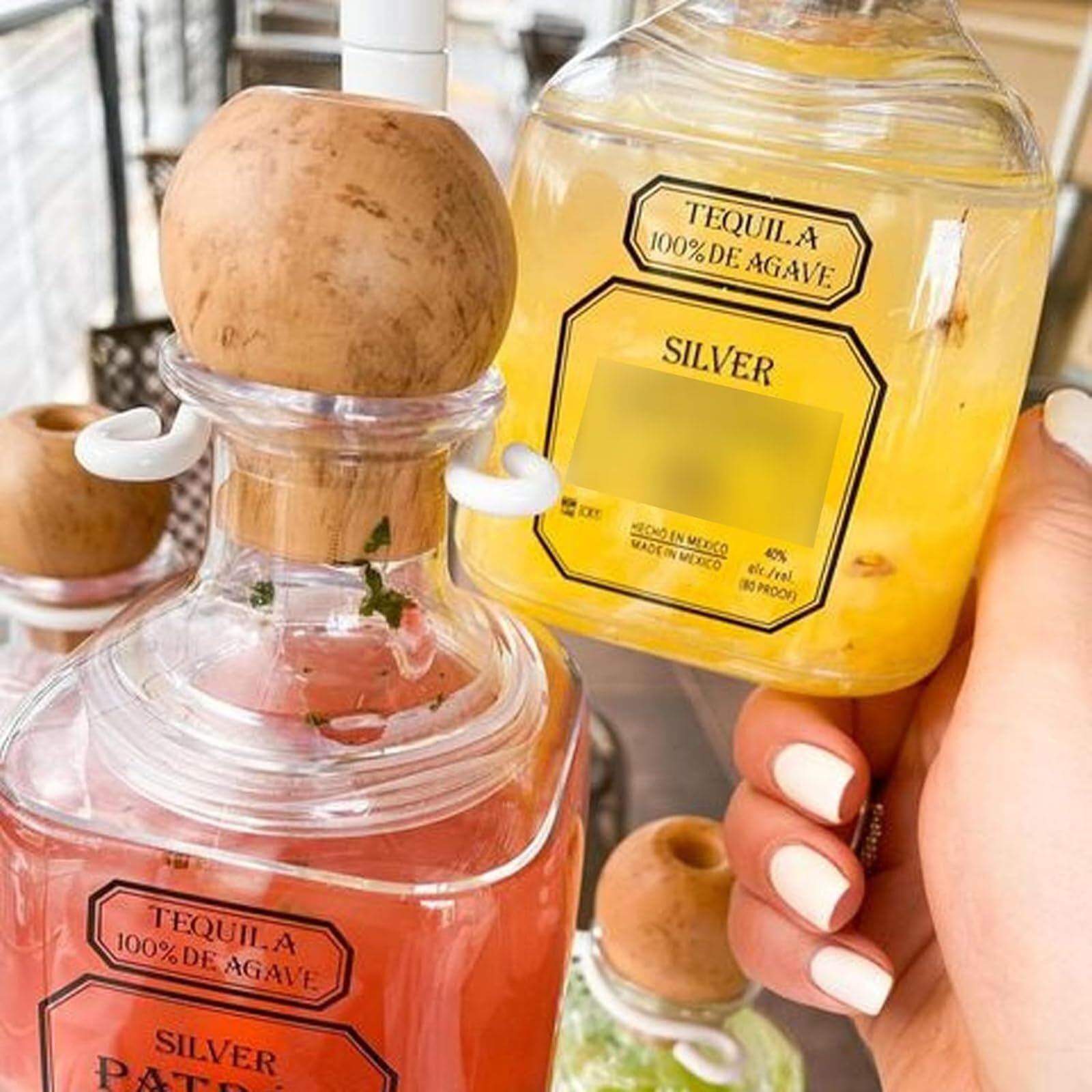 DEFACT stylish party gift bottle for guests and celebrations.