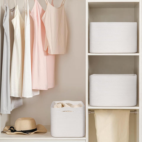 Degeyoyo books organization basket tidies shelves while remaining lightweight.