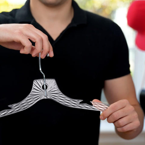 DEILSY heavy-duty hangers in a 25-pack suit home or store use.