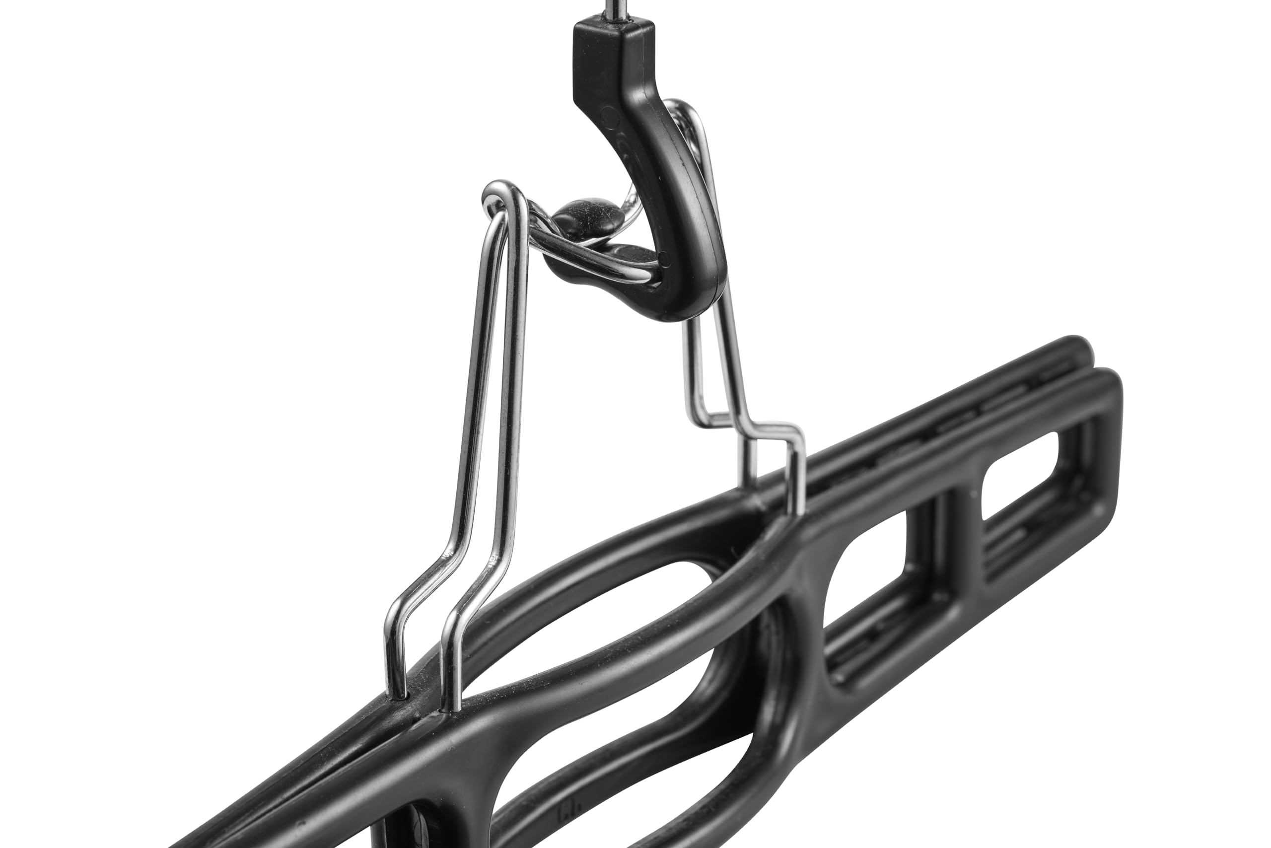 DEILSY durable plastic hangers stand up to daily use.