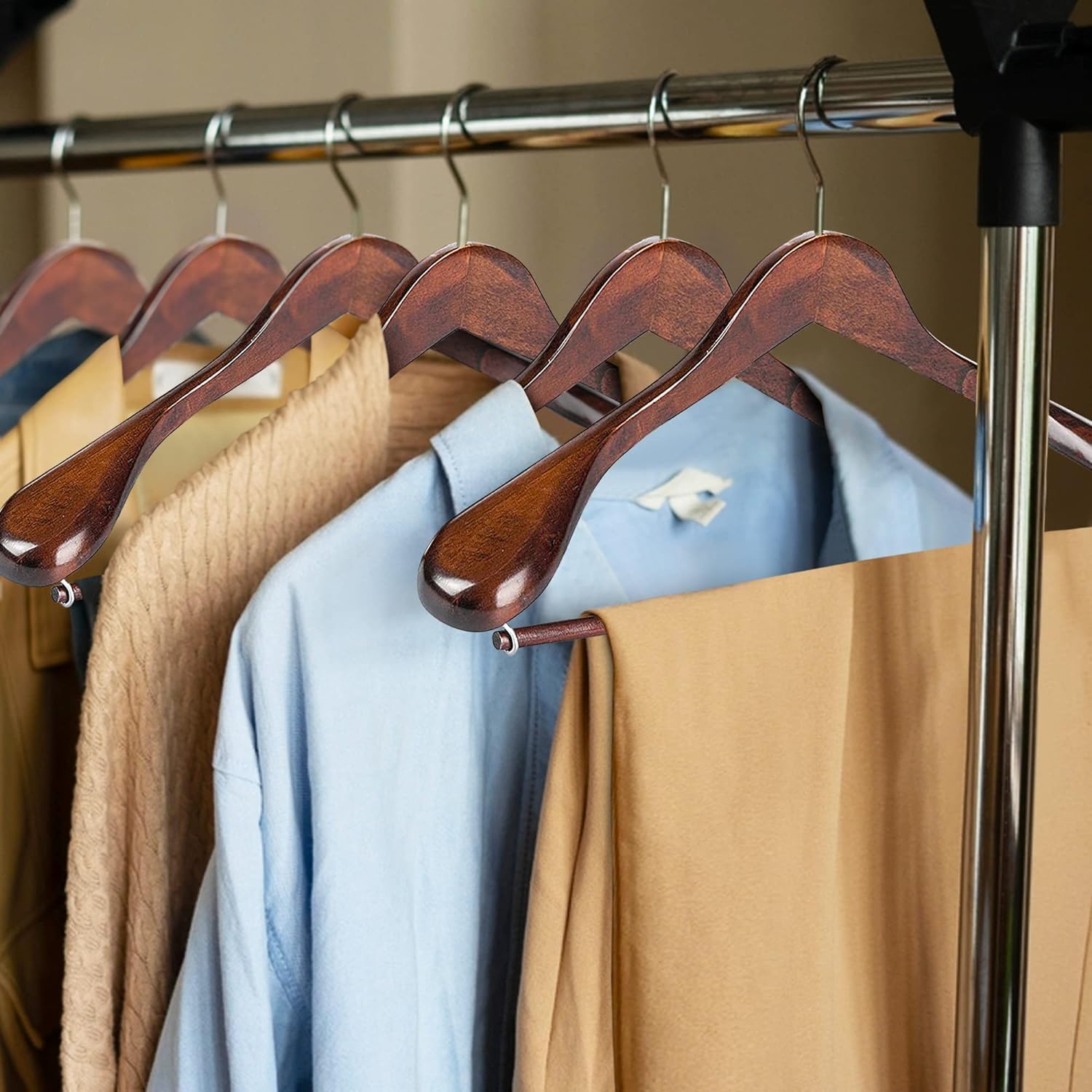 DEILSY pants-bar non-slip design keeps trousers neatly aligned.