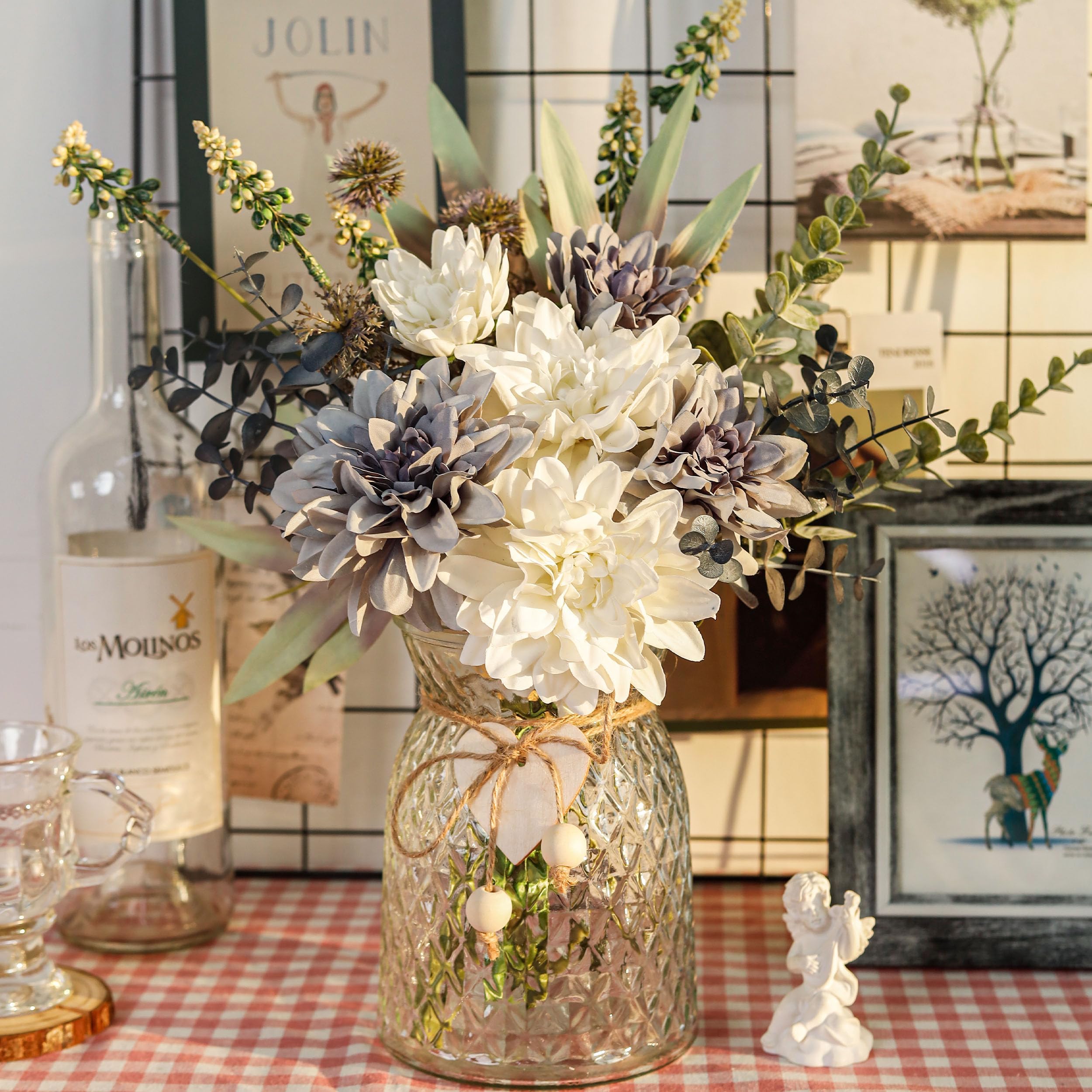 Der Rose greenery accents with eucalyptus add texture to any room.