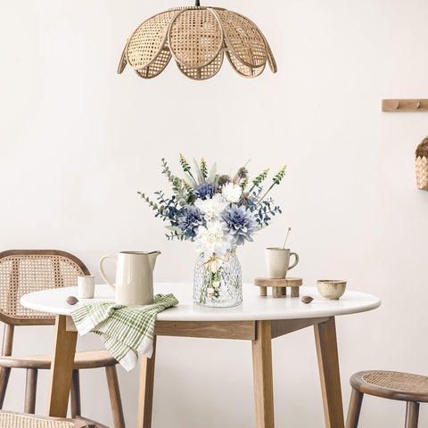 Der Rose silk flowers in vase offer a durable, low-maintenance decor option.