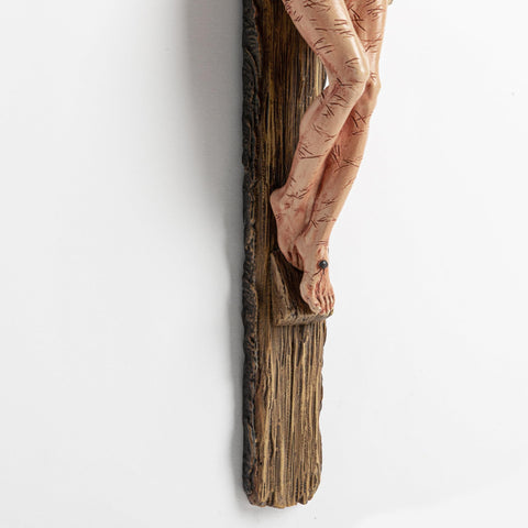 DevotedWalls crucifix wall-hanging with mounting hardware for easy setup.