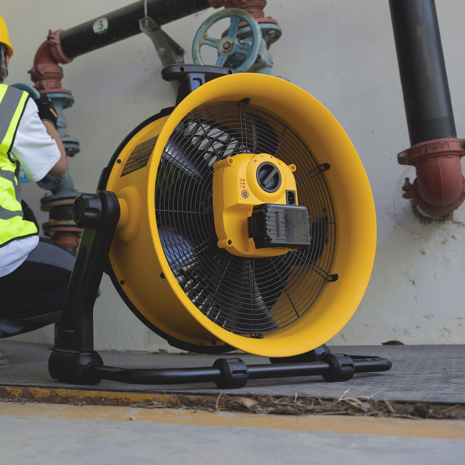 DEWALT DXF1850B detachable grille simplifies maintenance.