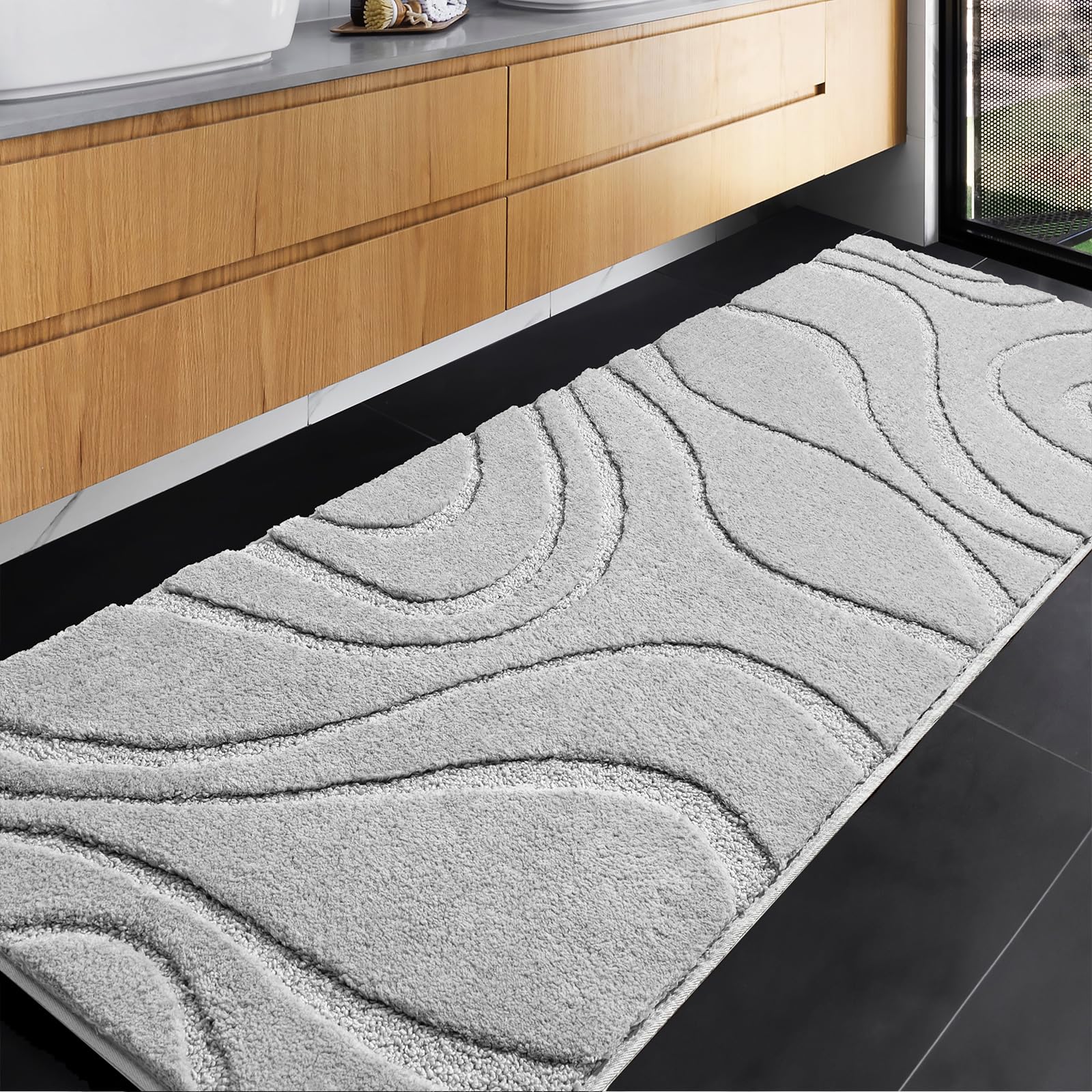 DEXDE bath rug runner in plush microfiber for soft feet with grey-silver finish.