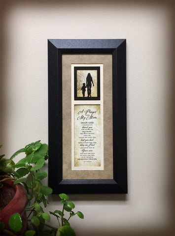 Dexsa A Prayer for My Mom wall plaque wood grain detail, adds warm farmhouse charm.