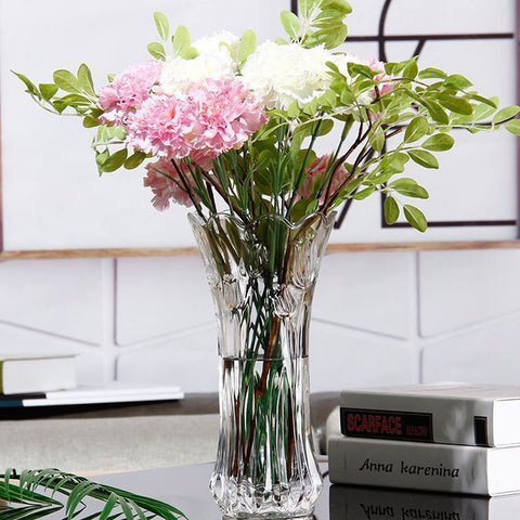 Dicunoy vase suited for daily office or entryway decoration.