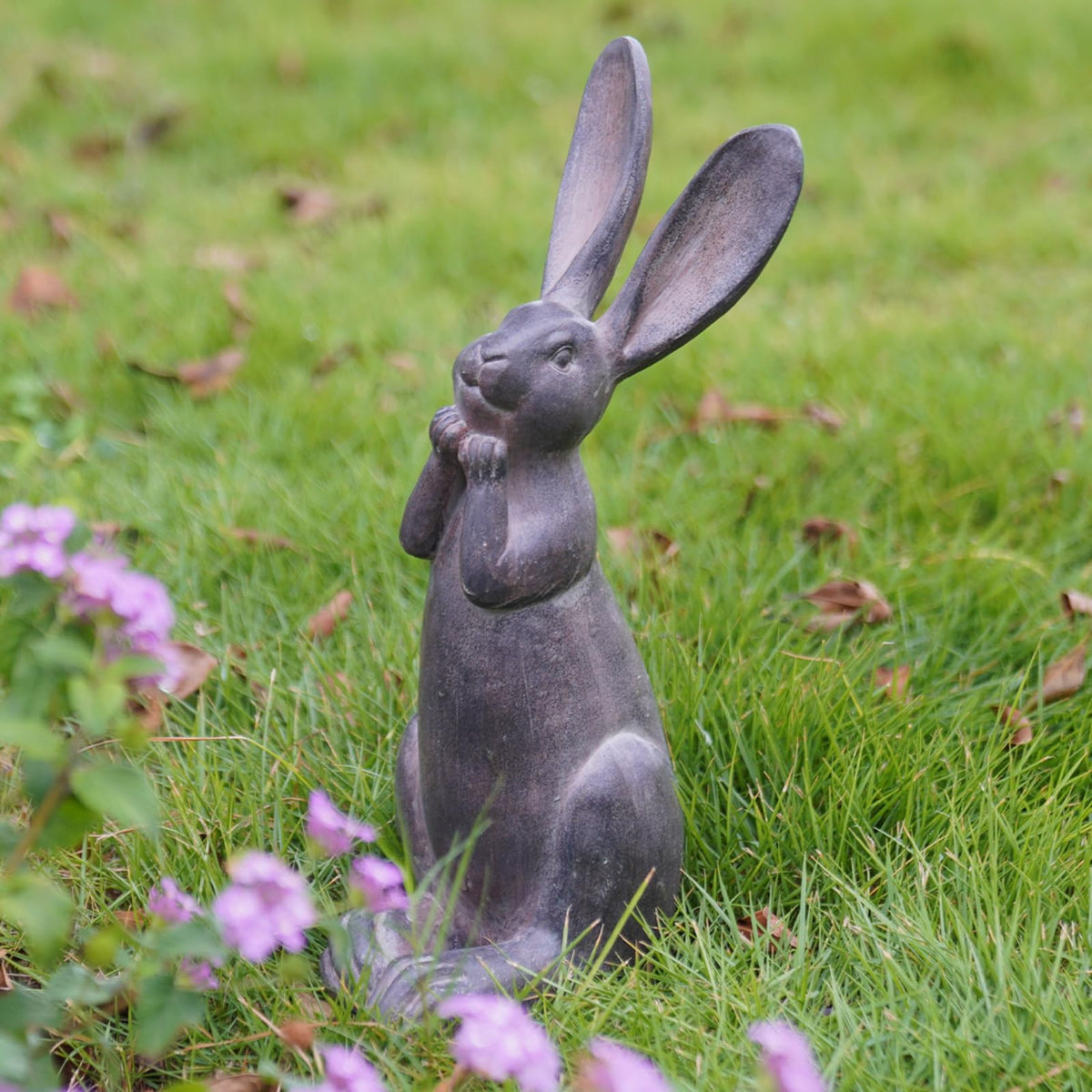 DiliComing bunny resin statue for outdoor garden decor, durable and charming.