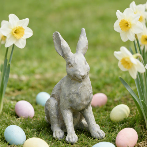 DiliComing indoor-outdoor rabbit statue provides versatile display options for desks or porches.