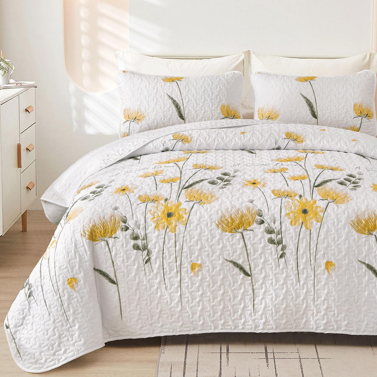 Dinjoy queen floral quilt with yellow flowers for soft, breathable comfort.