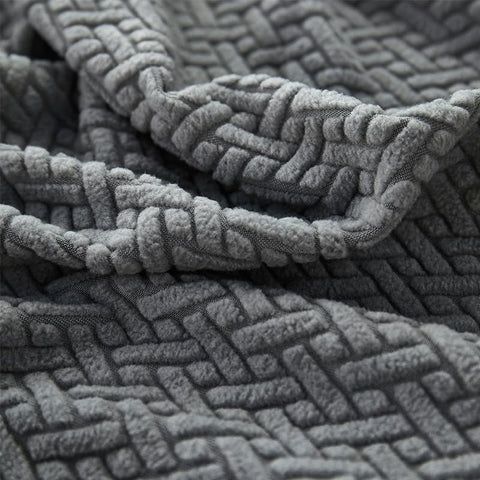Disayu soft, stretchy edge keeps the cover in place.