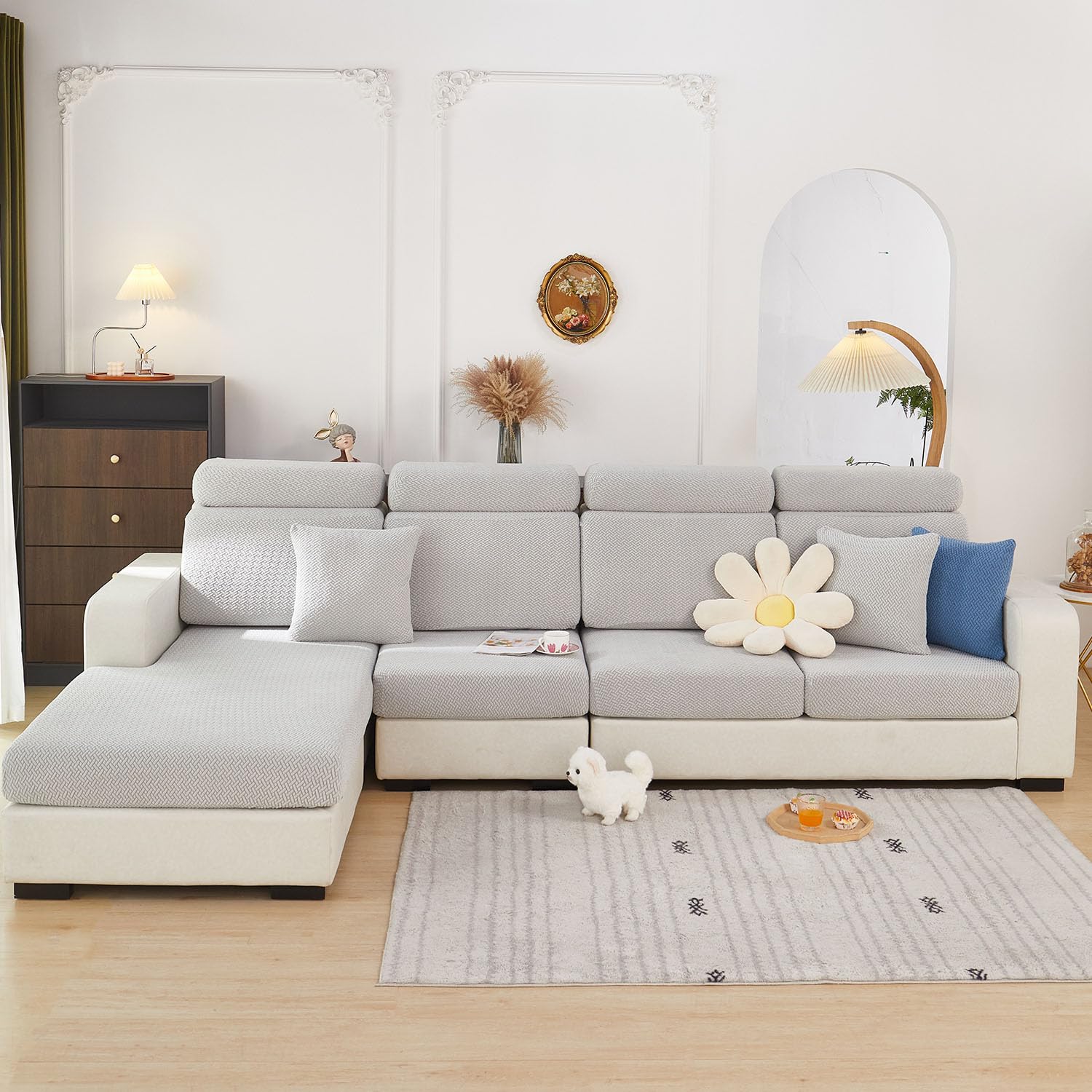 Disayu machine-washable cover enables simple care.