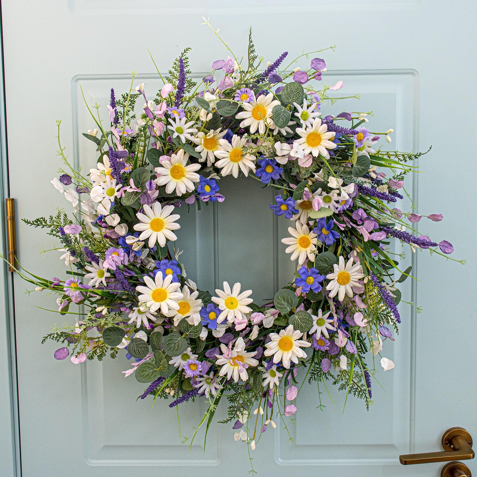 DIYFLORU grapevine-base wreath brings natural texture to spaces.