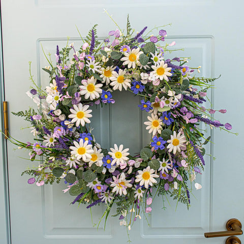 DIYFLORU grapevine-base wreath brings natural texture to spaces.