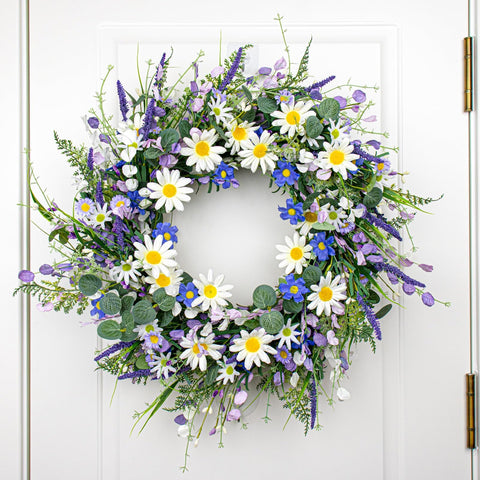 DIYFLORU outdoor-under-cover wreath stands up to seasonal decor.