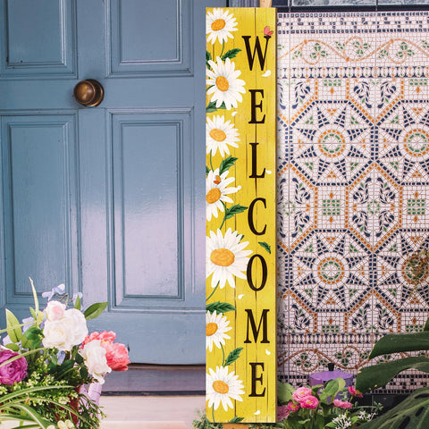 Dlerom wooden sign on entryway wall, inviting welcome message