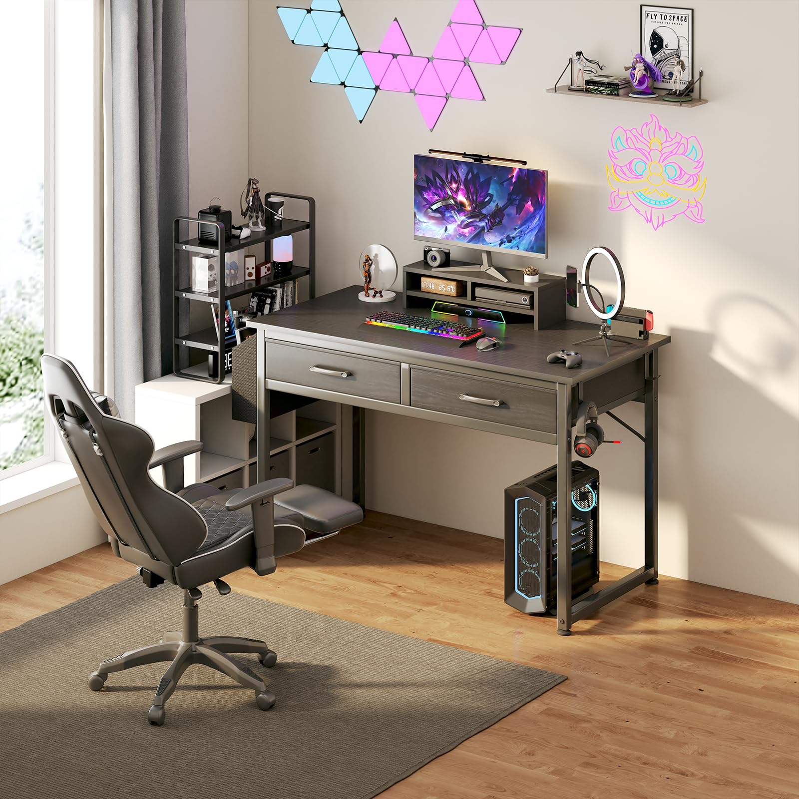 DLisiting desk features sturdy steel brackets for added stability.