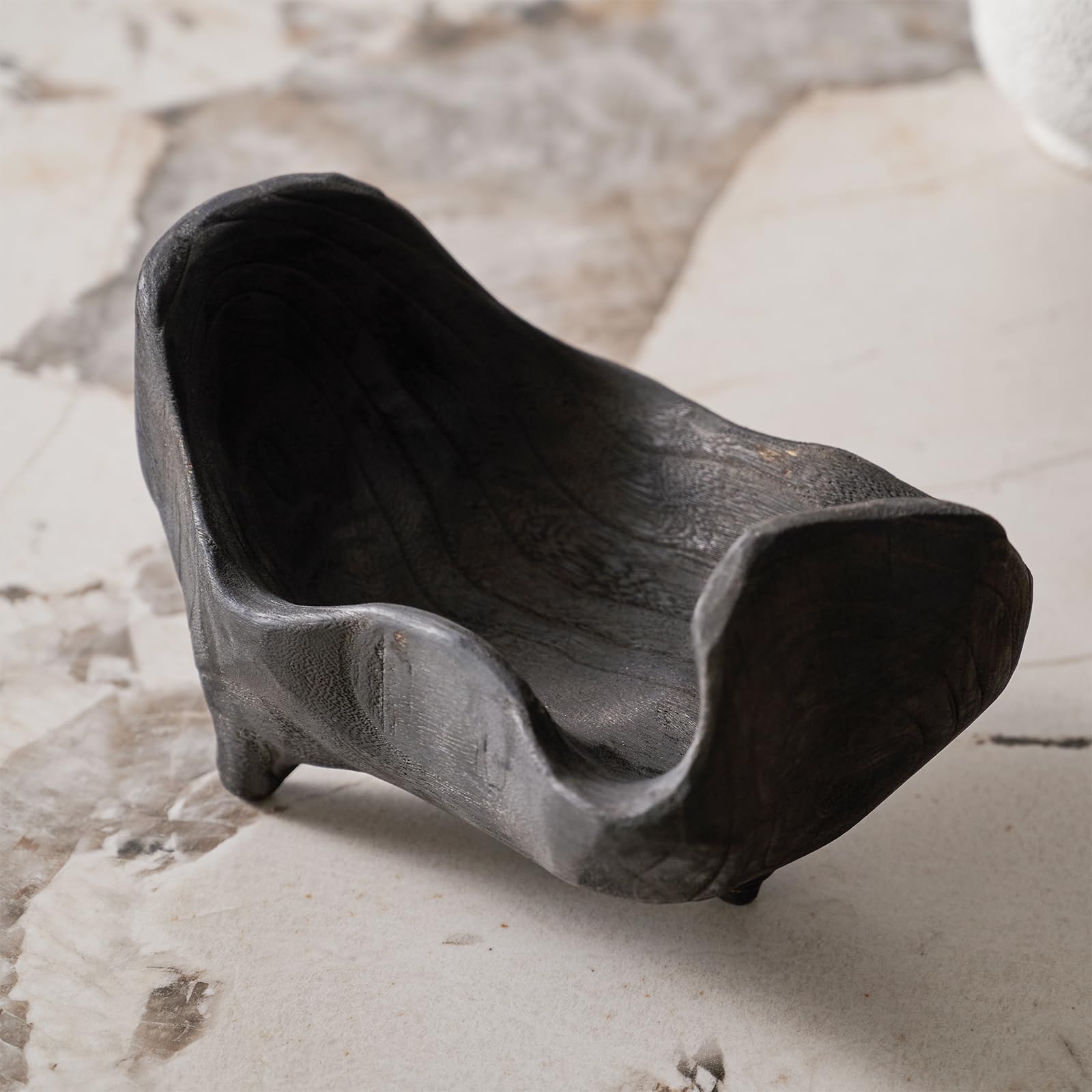 DN DECONATION decorative bowl makes a thoughtful housewarming or holiday gift.