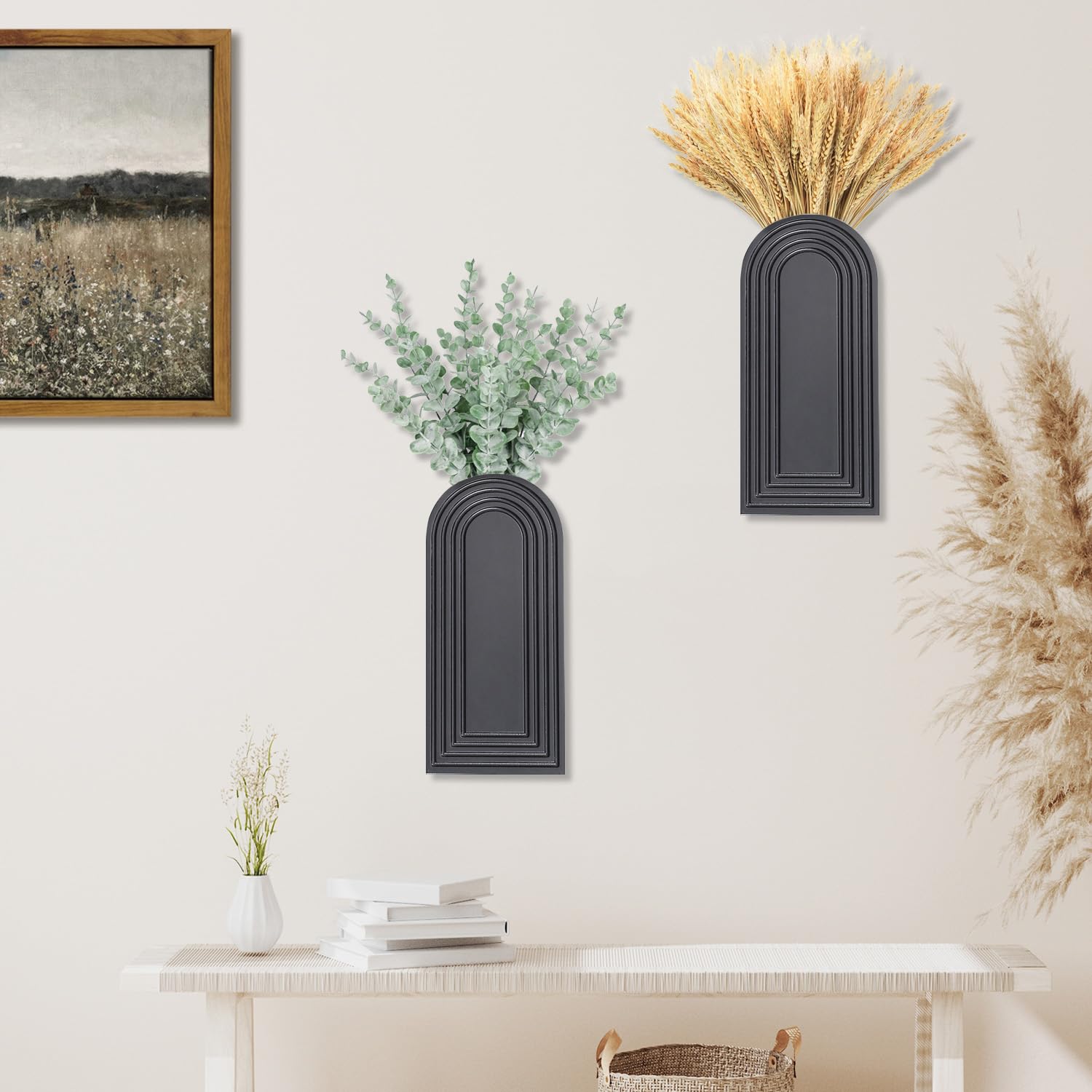 Dnnnii black finish wall art vase enhances bathroom or dining room mood.