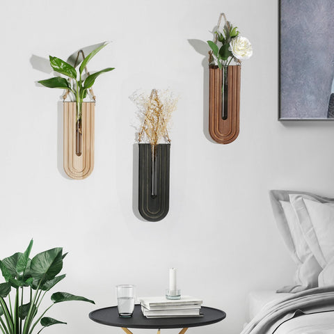 Dnnnii vertical garden display using three planters on a wall.