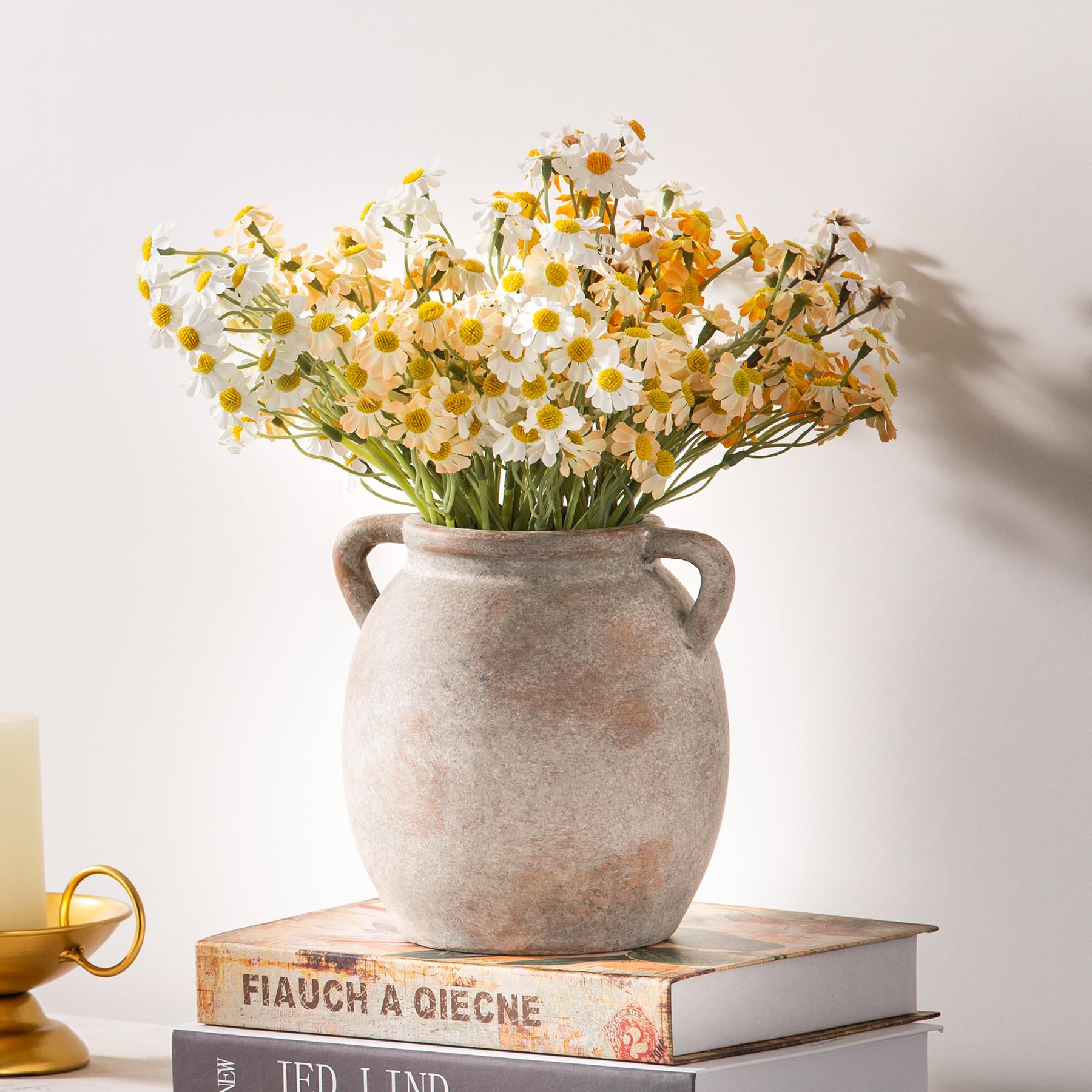 Dobbyby gift-ready vase packaging makes a thoughtful housewarming present.