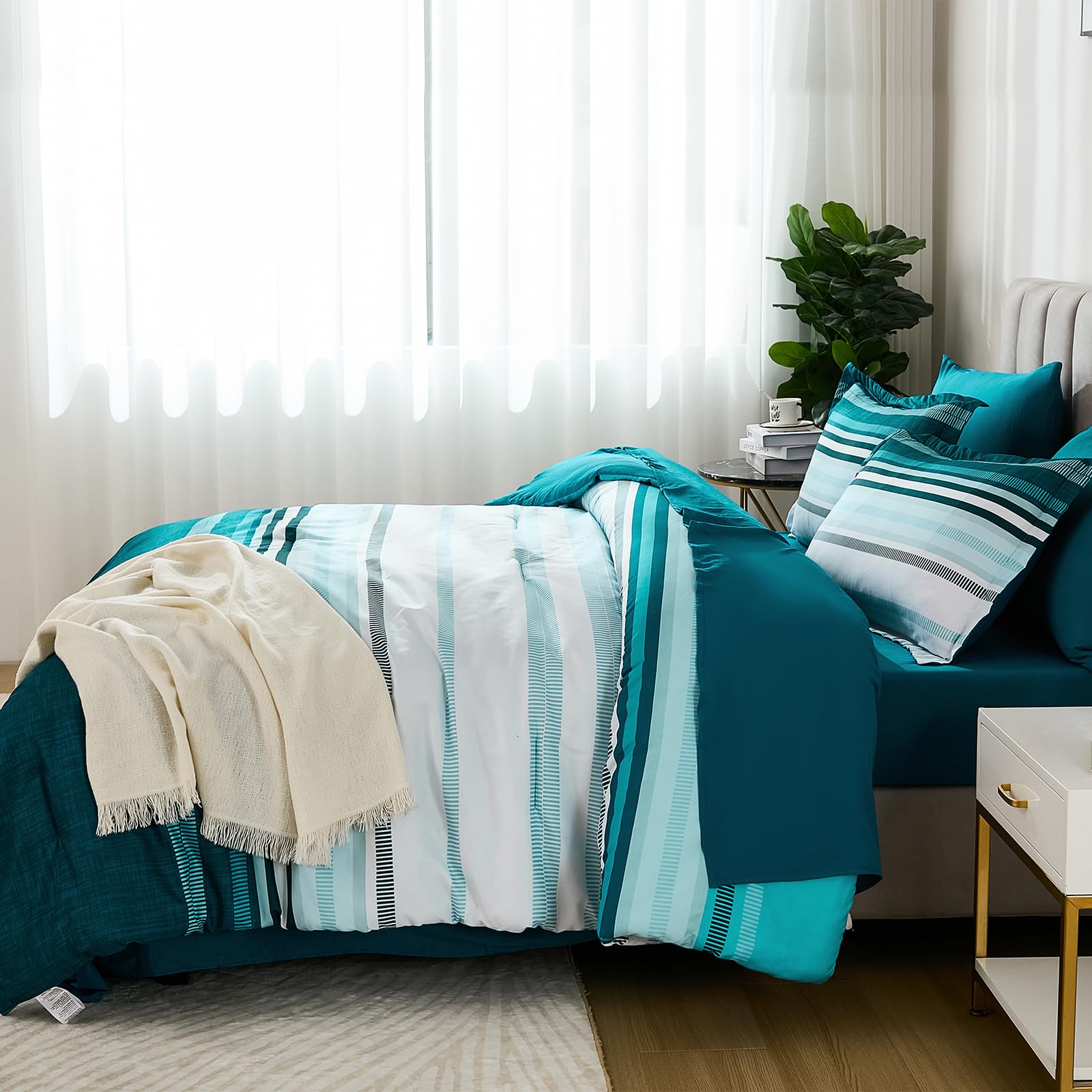 Dobuyly Teal Queen fitted sheet edge demonstrates deep pockets for 14-inch mattresses.