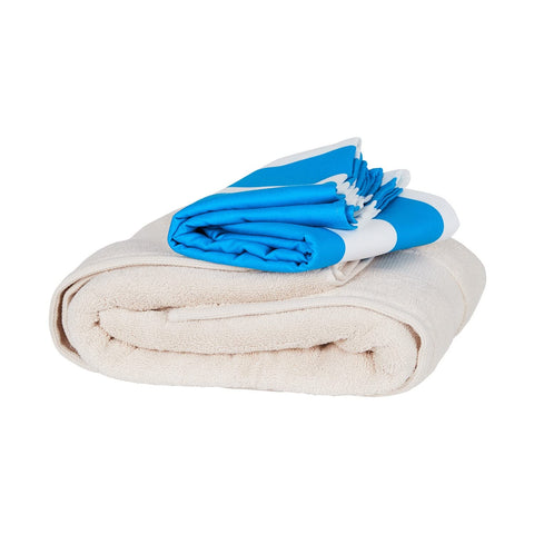 Dock & Bay sand-free towel stays neat after a breeze and shake.