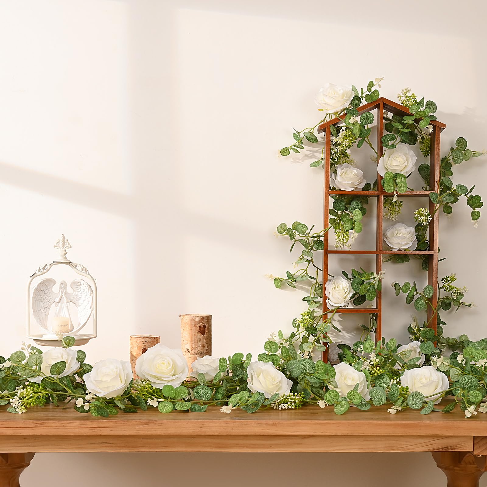 Dolicer greenery garland for home decoration and holiday displays.