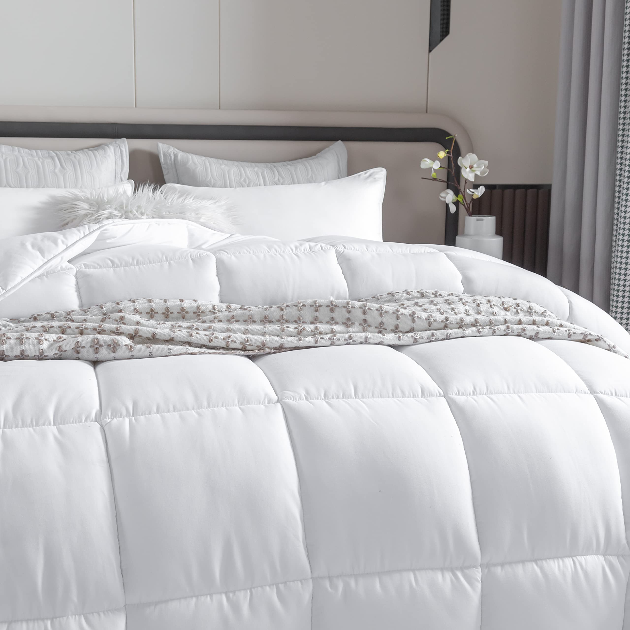 Dorrin Nessin corner tabs image demonstrating secure duvet cover attachment.