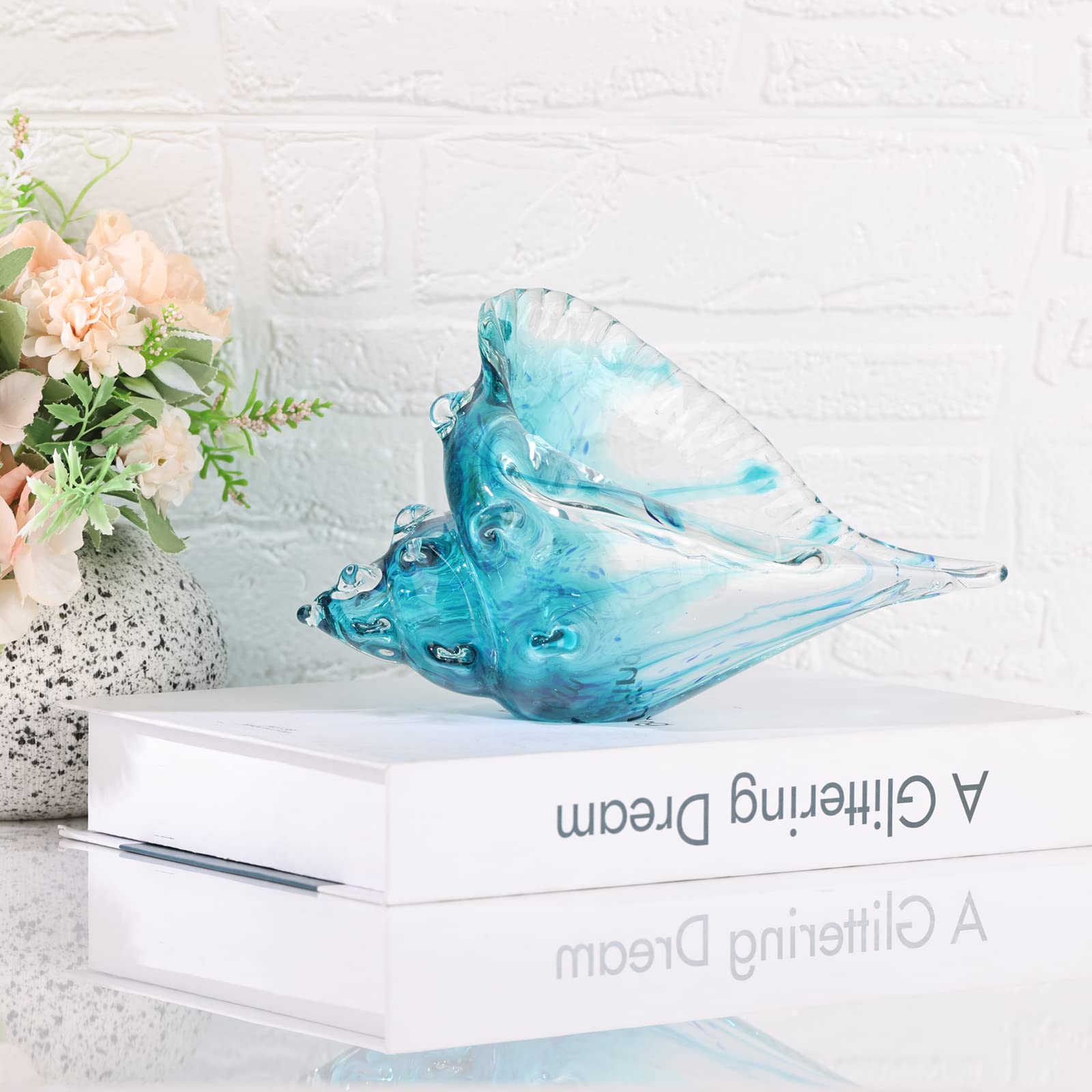 DOVDOV hand-blown conch Lake Green showcases serene ocean vibes.