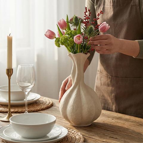 DOWAN vase with waterproof interior supports direct water for arrangements.