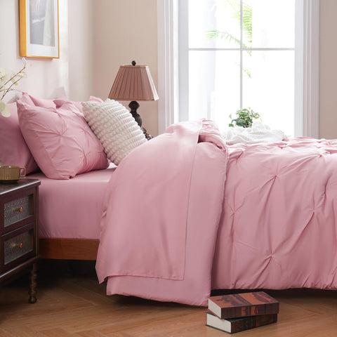 DOWNCOOL machine-washable bedding for easy care.