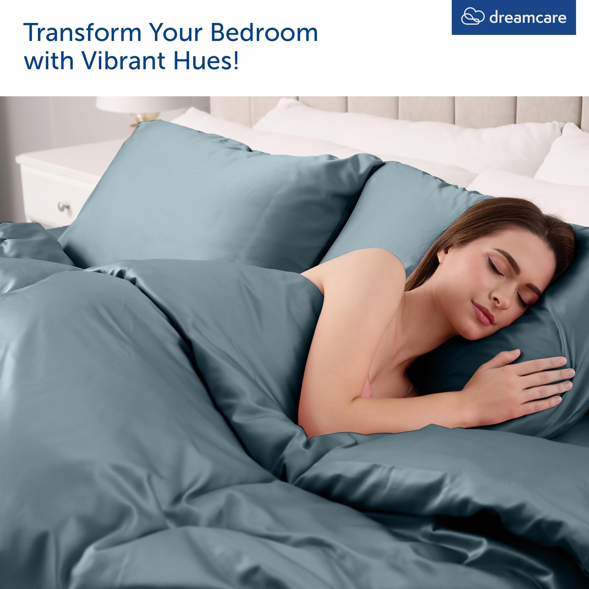 DREAMCARE fitted sheet elastic edge demonstrates snug fit on deep mattresses.