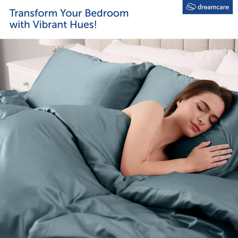 DREAMCARE fitted sheet elastic edge demonstrates snug fit on deep mattresses.