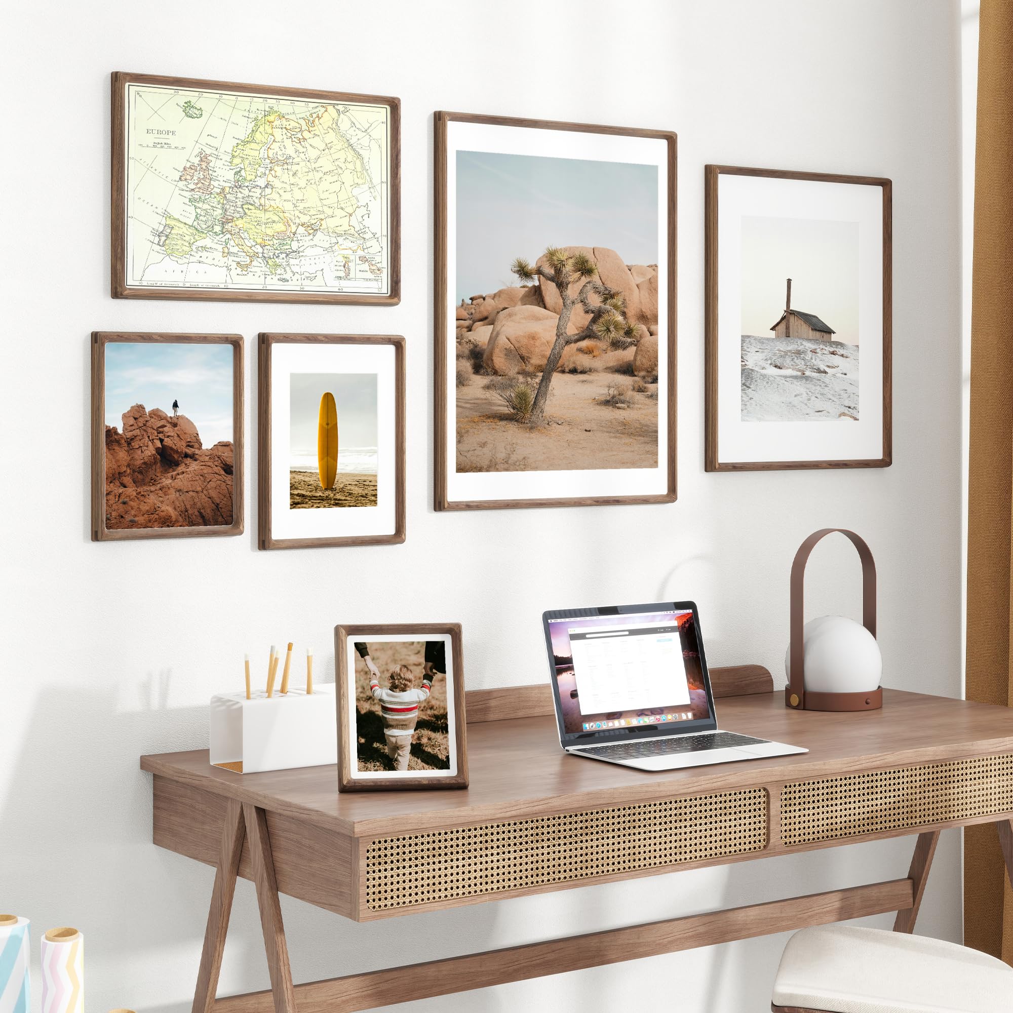 Dreamland frame back with swivel tabs for quick photo changes